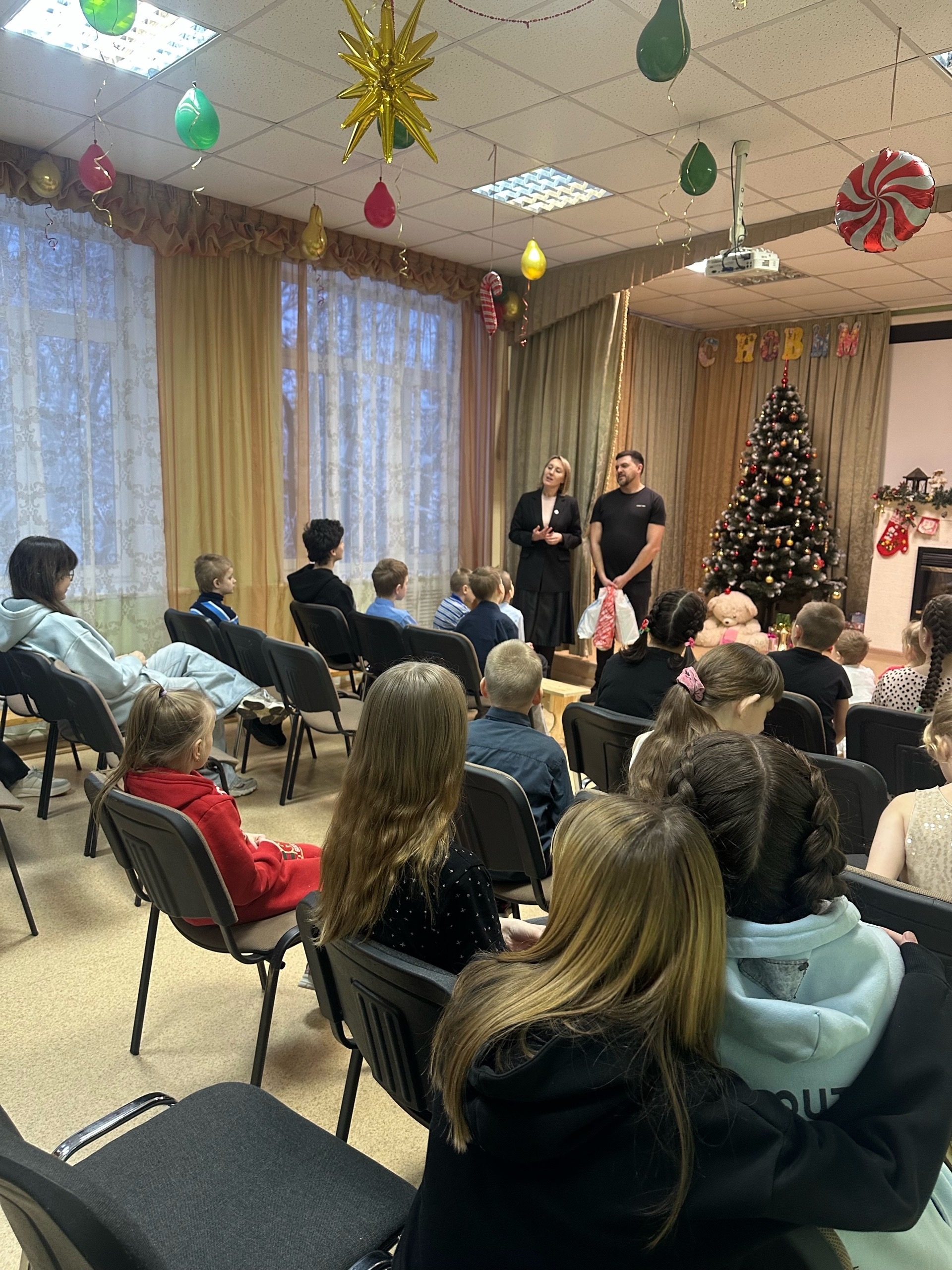 Новогодние поздравления, что может быть лучше, а подарков много быть не может!