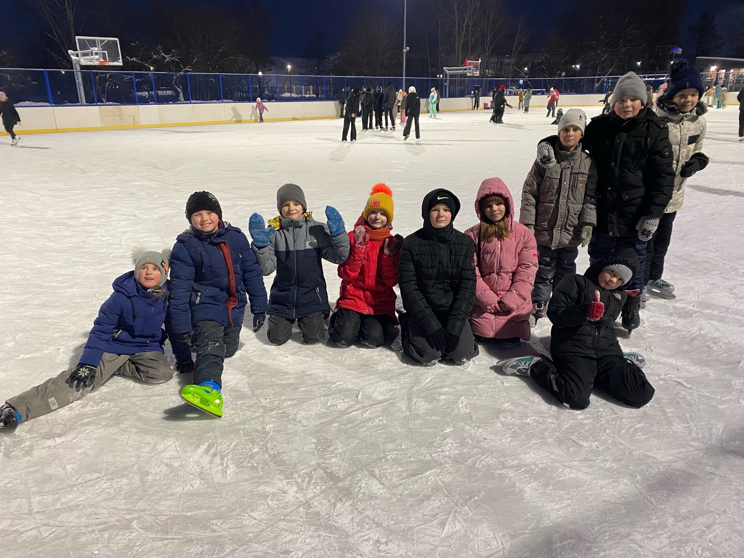 КАТАНИЕ НА КОНЬКАХ